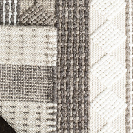 Safavieh Natura 5'-0" x 8'-0" Rug in Grey / Ivory