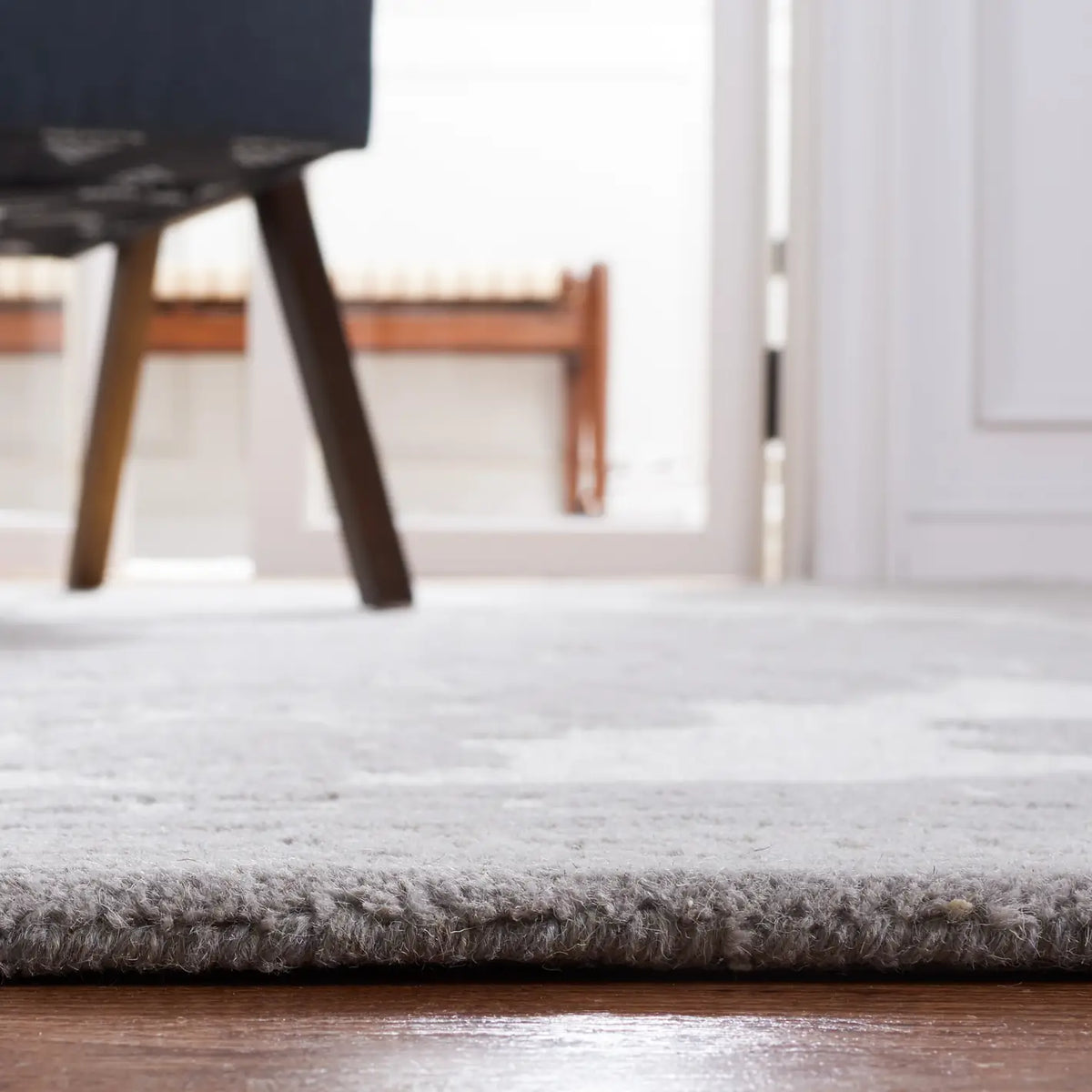 Safavieh Metro 4'-0" x 6'-0" Rug in Dark Grey / Ivory