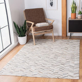 Safavieh Studio Leather 4'-0" x 6'-0" Rug in Ivory / Grey