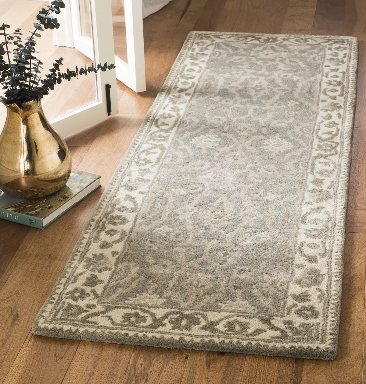 Safavieh Royalty 2'-3" x 7'-0" Rug in Grey / Cream