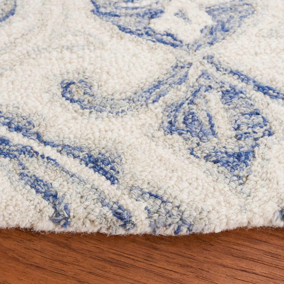 Safavieh Micro-Loop 5'-0" x 5'-0" Rug in Ivory / Blue