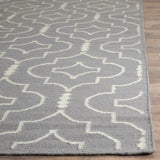 Safavieh Dhurries 6'-0" x 9'-0" Rug in Grey / Ivory