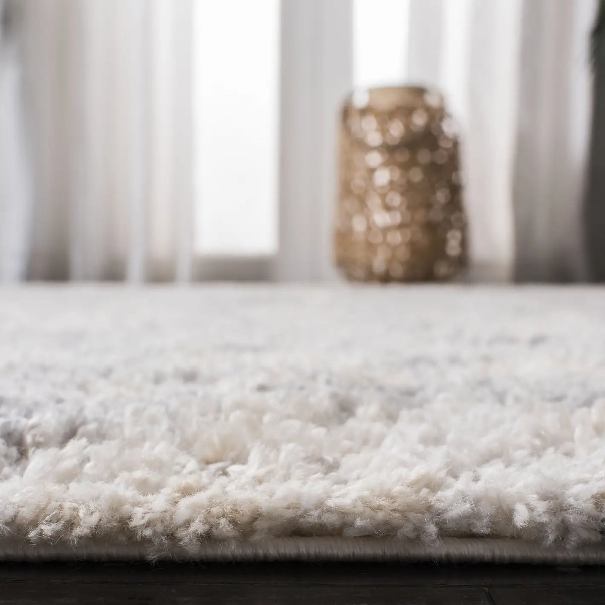 Safavieh Berber Shag 200 5'-3" x 7'-6" Rug in Cream / Grey