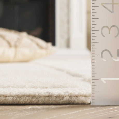 Safavieh Mykonos 4'-0" x 6'-0" Rug in Ivory