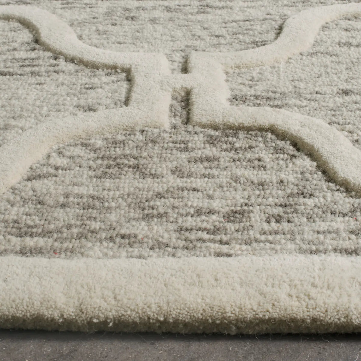 Safavieh Cambridge 8'-0" x 10'-0" Rug in Light Brown / Ivory