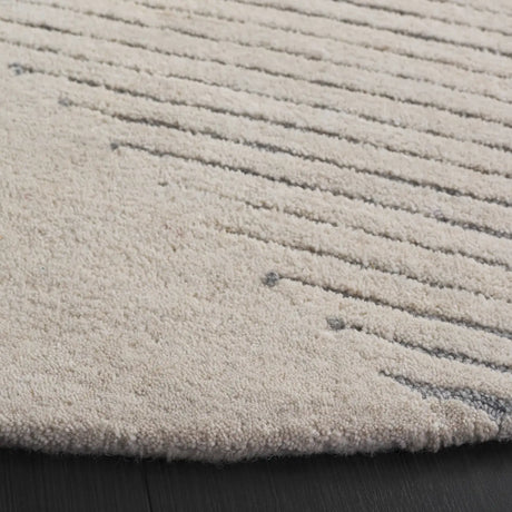Safavieh Ebony 5'-0" x 5'-0" Rug in Beige / Grey