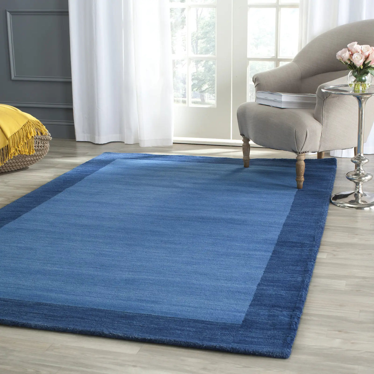 Safavieh Himalaya 4'-0" x 6'-0" Rug in Light Blue / Dark Blue