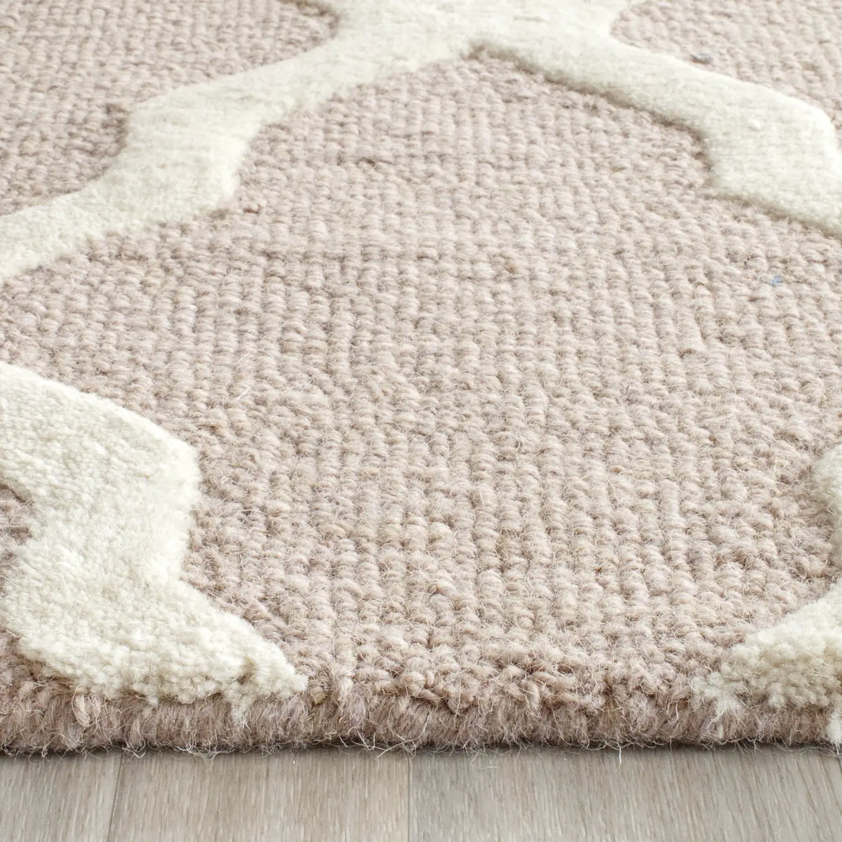 Safavieh Cambridge 2'-6" x 12'-0" Rug in Beige / Ivory
