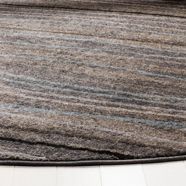 Safavieh Amsterdam 5'-1" x 5'-1" Rug in Silver / Beige