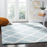 Safavieh New York Shag 5'-1" x 7'-6" Rug in Blue / Ivory