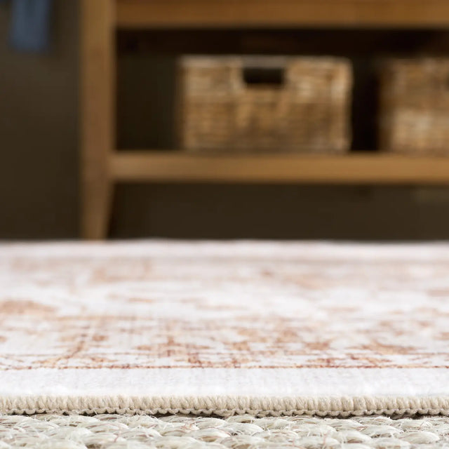Safavieh Martha Stewart Washable 5'-0" x 7'-0" Rug in Beige / Gold