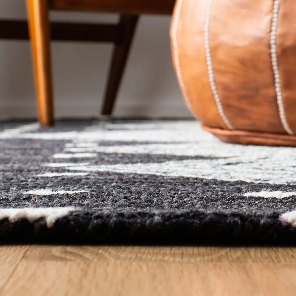 Safavieh Micro-Loop 5'-0" x 8'-0" Rug in Charcoal / Ivory
