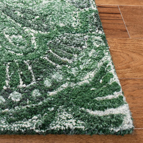 Safavieh Marquee 4'-0" x 6'-0" Rug in Green / Ivory