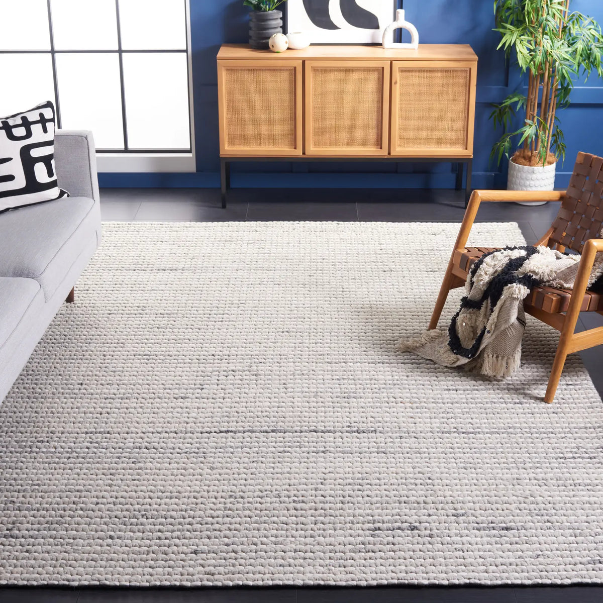 Safavieh Marbella 6'-0" x 9'-0" Rug in Grey / Ivory