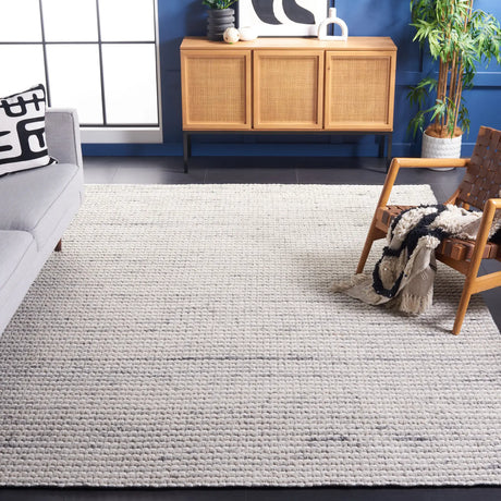 Safavieh Marbella 6'-0" x 9'-0" Rug in Grey / Ivory