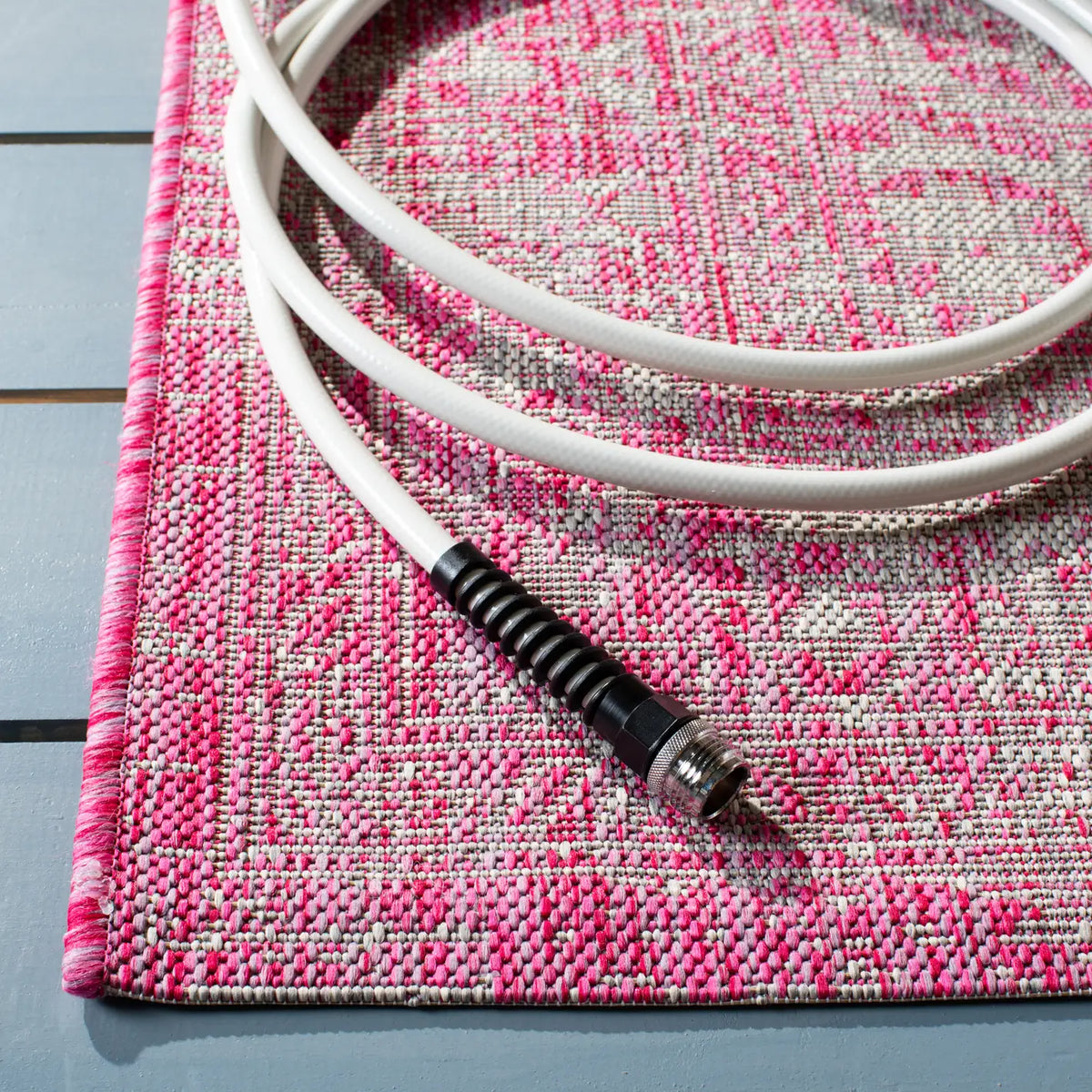 Safavieh Courtyard 5'-3" x 7'-7" Rug in Fuchsia / Grey