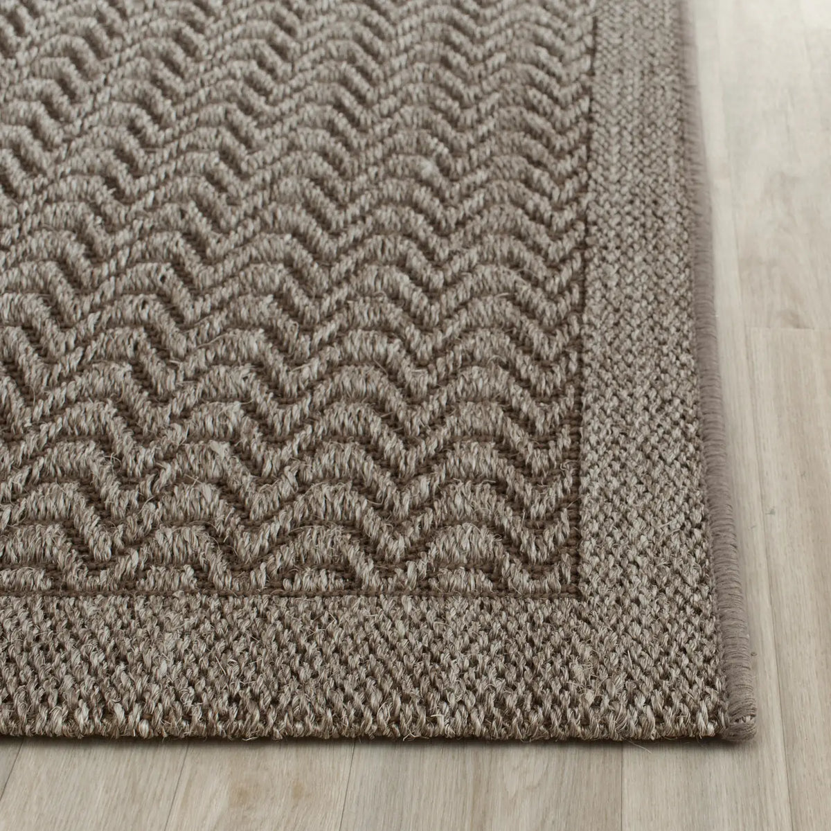 Safavieh Palm Beach 2'-3" x 10'-0" Rug in Silver
