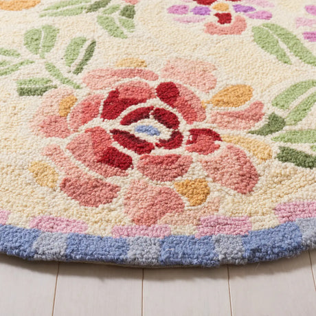 Safavieh Chelsea 4'-6" x 6'-6" Rug in Ivory