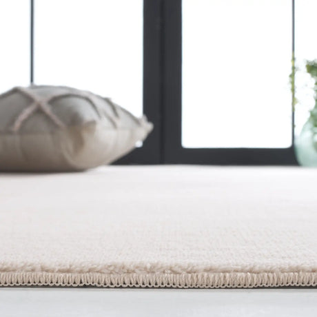 Safavieh Loft 300 4'-0" x 6'-0" Rug in Beige
