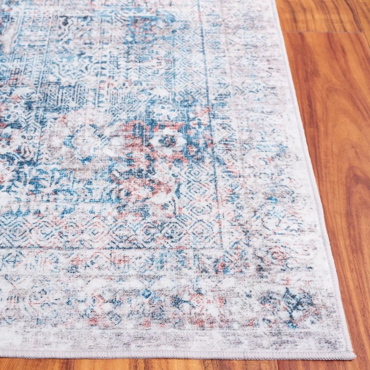 Safavieh Santa Monica 4'-0" x 6'-0" Rug in Blue / Rust