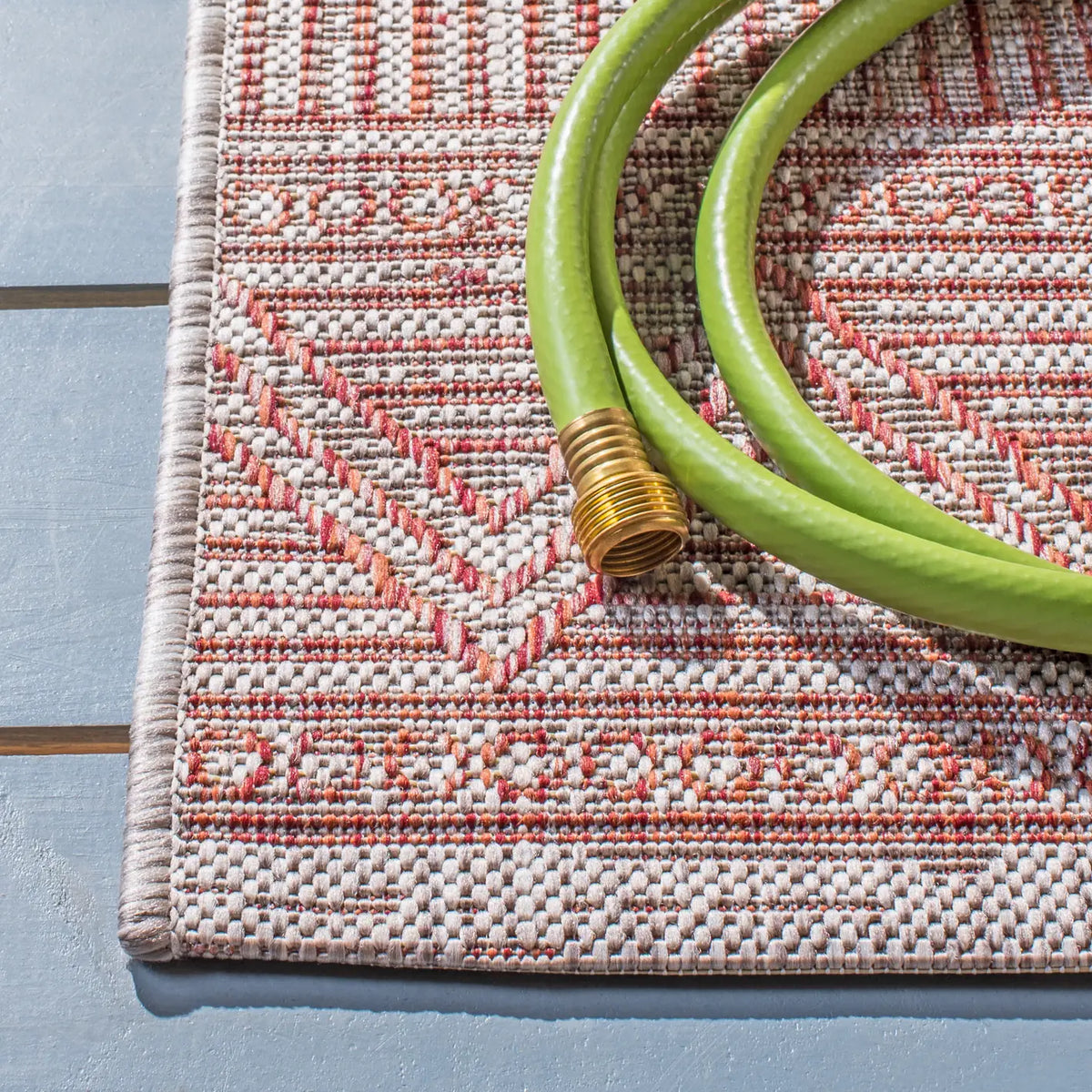 Safavieh Courtyard 4'-0" x 5'-7" Rug in Beige / Rust