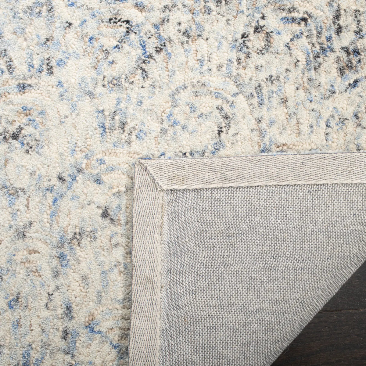Safavieh Renaissance 4'-0" x 6'-0" Rug in Blue / Ivory