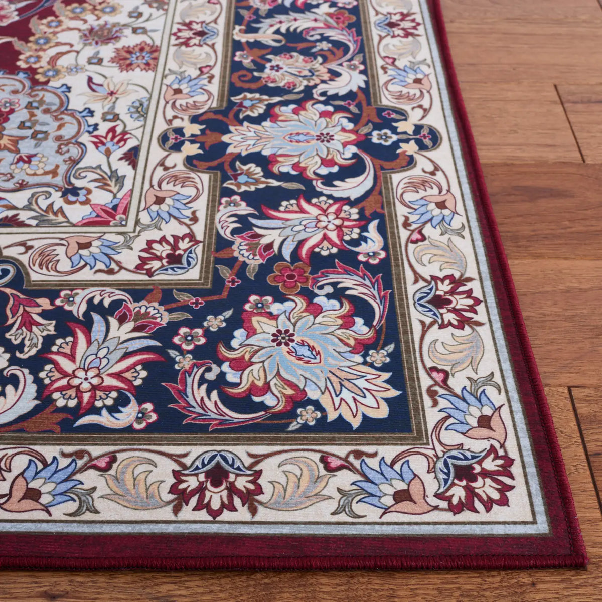 Safavieh Tucson 4'-0" x 6'-0" Rug in Red / Navy