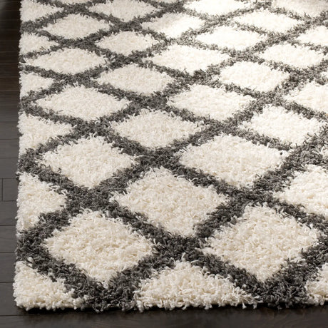 Safavieh Sgd-Dallas Shag 4'-0" x 6'-0" Rug in Ivory / Dark Grey