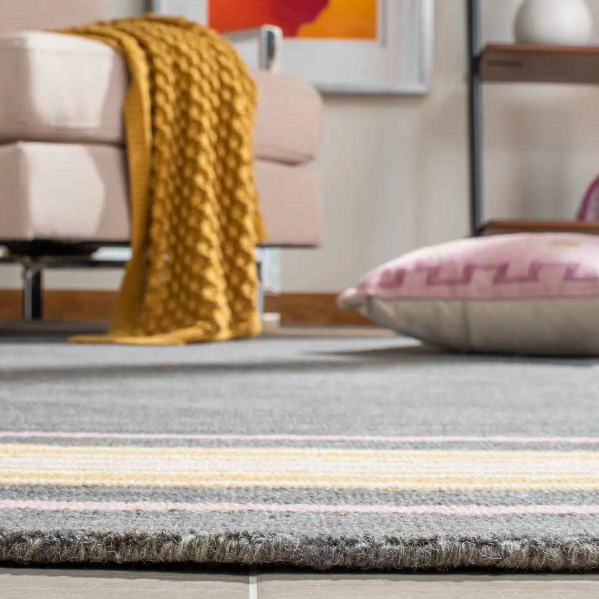 Safavieh Metro 4'-0" x 6'-0" Rug in Charcoal / Pink