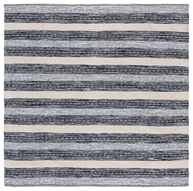 Safavieh Montauk 6'-0" x 6'-0" Rug in Black / Ivory