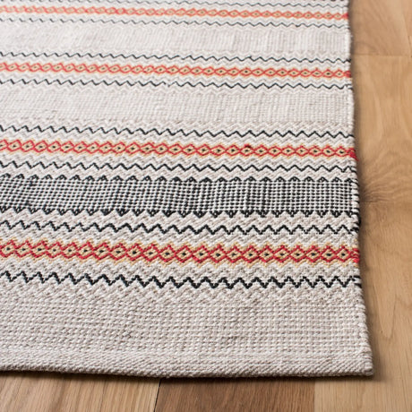 Safavieh Montauk 4'-0" x 6'-0" Rug in Red / Beige