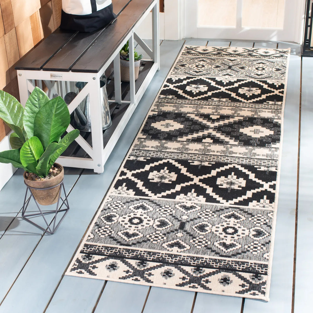 Safavieh Veranda 2'-3" x 10'-0" Rug in Black / Beige