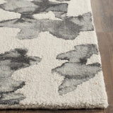 Safavieh Dip Dye 2'-3" x 6'-0" Rug in Beige / Charcoal