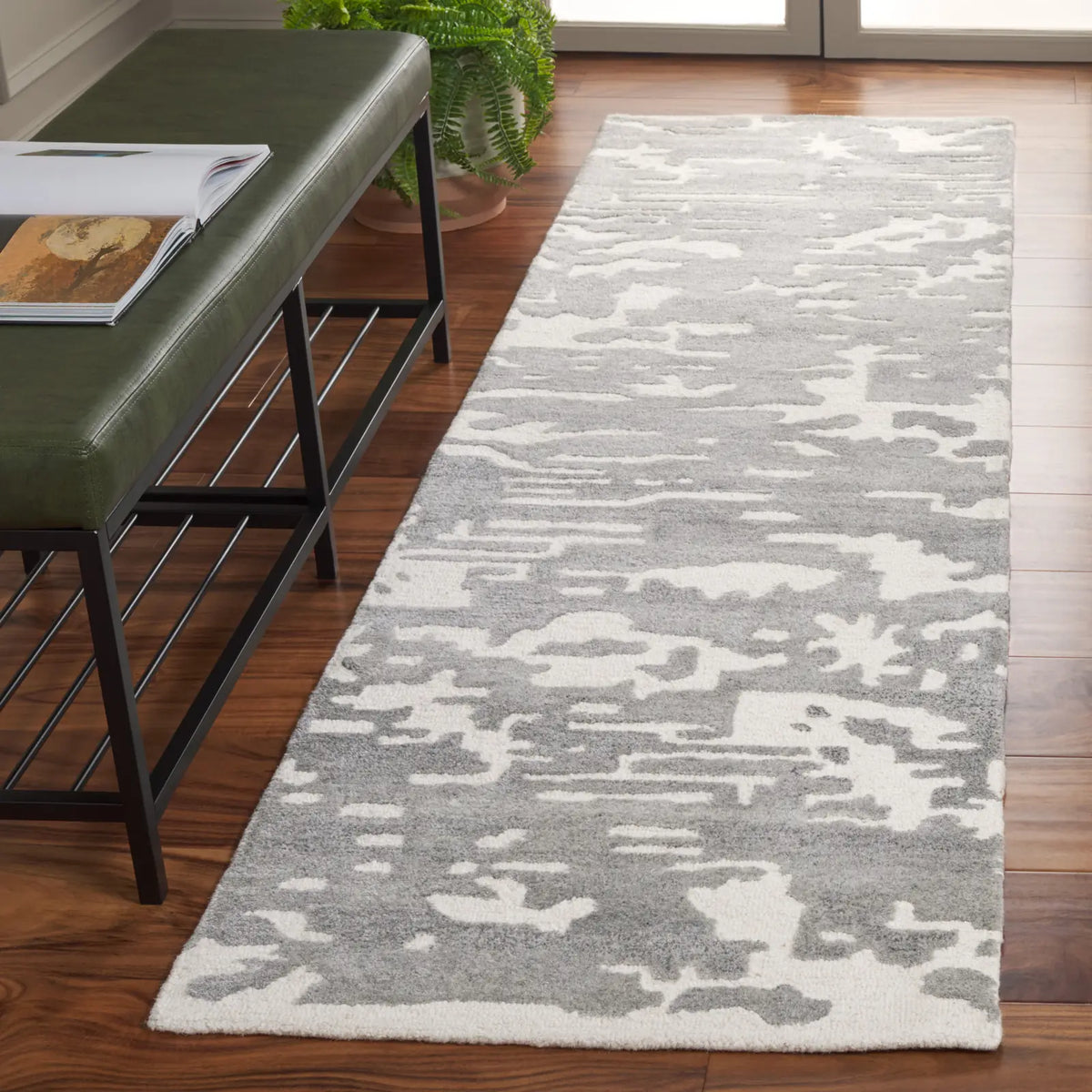 Safavieh Chatham 2'-3" x 8'-0" Rug in Grey / Ivory