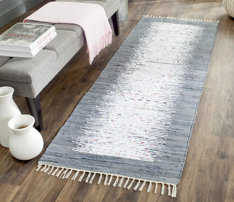 Safavieh Montauk 2'-3" x 6'-0" Rug in Ivory / Grey