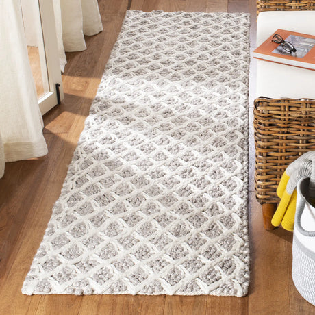 Safavieh Natura 2'-3" x 8'-0" Rug in Ivory / Beige