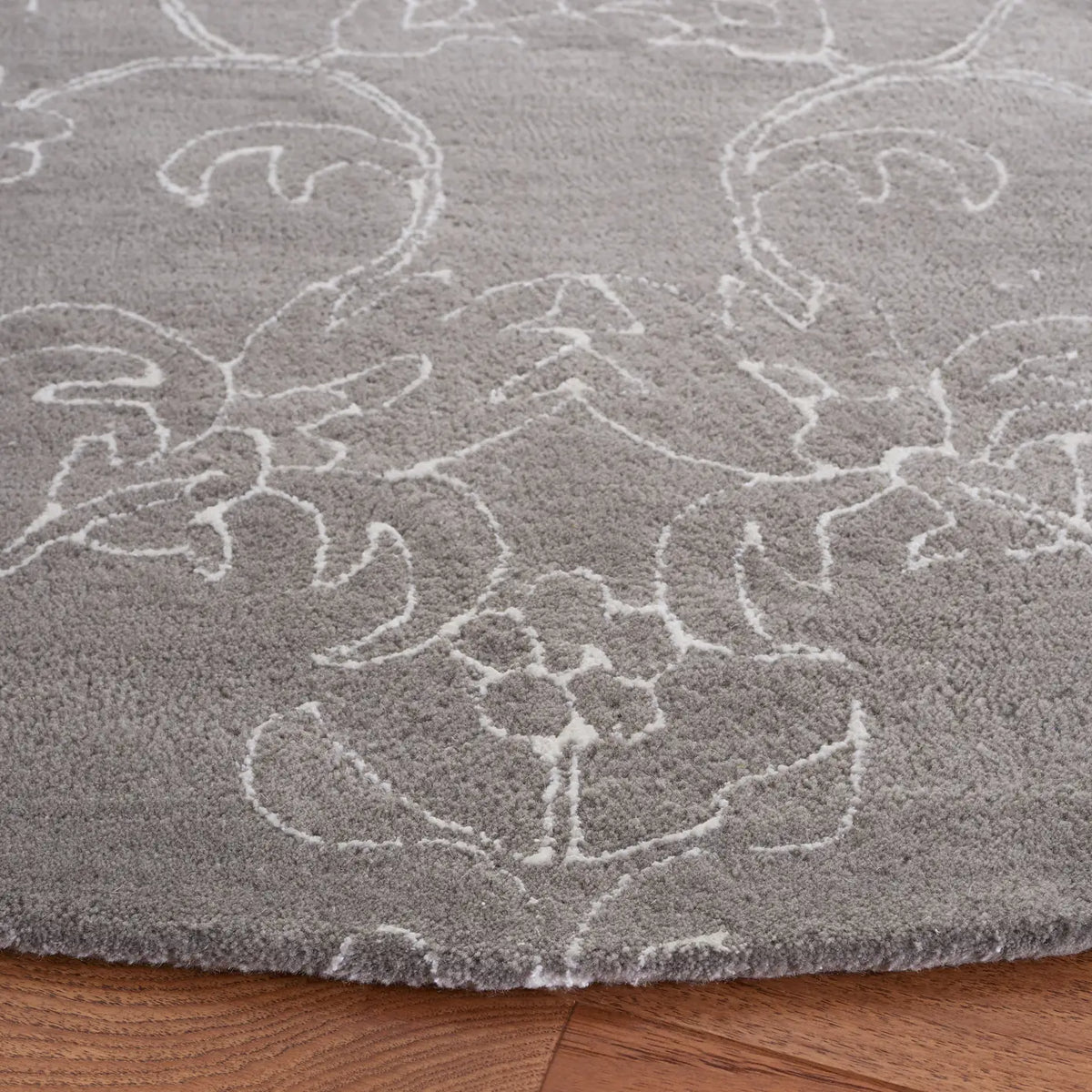Safavieh Fifth Avenue 7'-0" x 7'-0" Rug in Dark Grey / Ivory