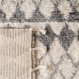 Safavieh Casablanca 4'-0" x 6'-0" Rug in Ivory / Grey