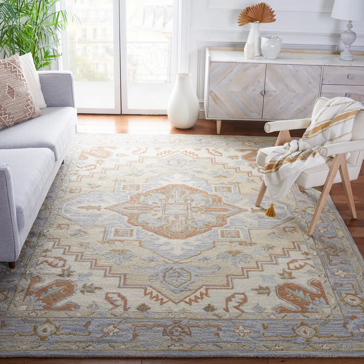 Safavieh Heritage 10'-0" x 14'-0" Rug in Beige / Grey