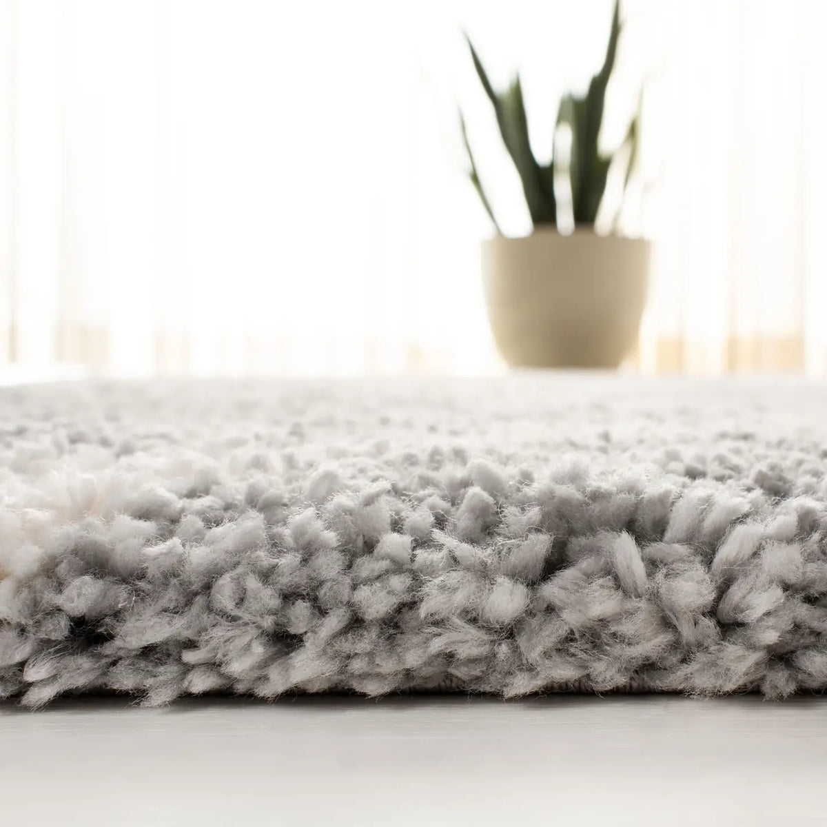 Safavieh Fontana Shag  800 4'-0" x 6'-0" Rug in Grey / Cream