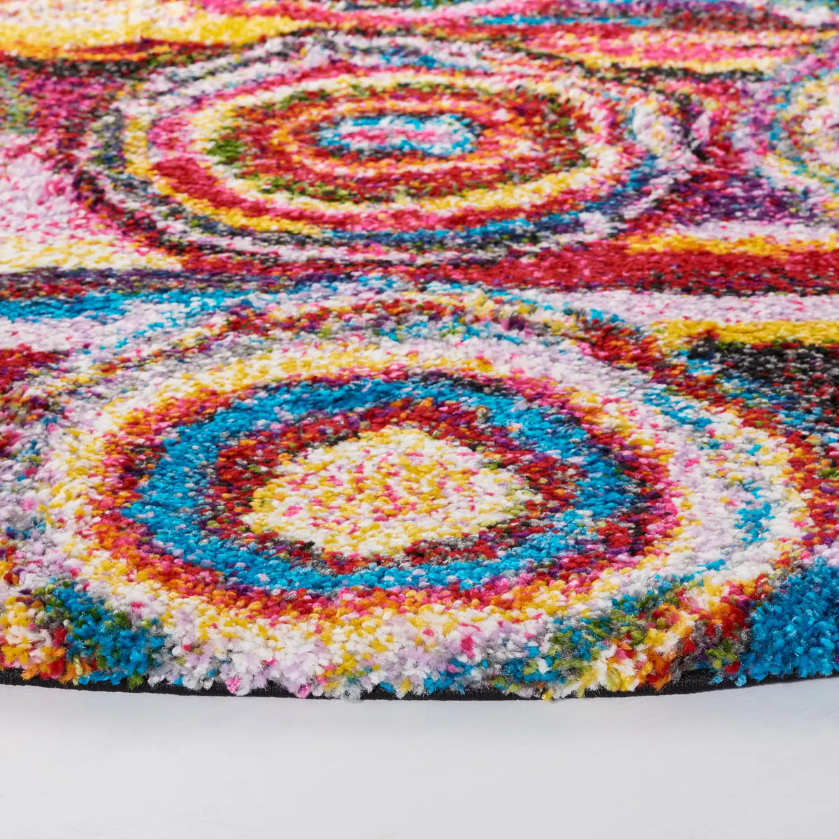 Safavieh Fiesta Shag 6'-7" x 6'-7" Rug in Multi