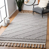 Safavieh Casablanca 4'-0" x 6'-0" Rug in Grey / Ivory