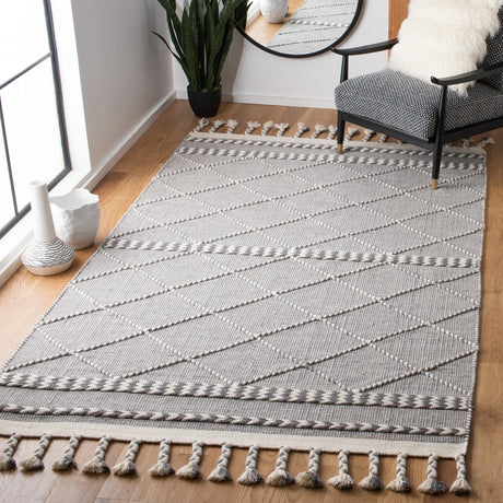 Safavieh Casablanca 4'-0" x 6'-0" Rug in Grey / Ivory