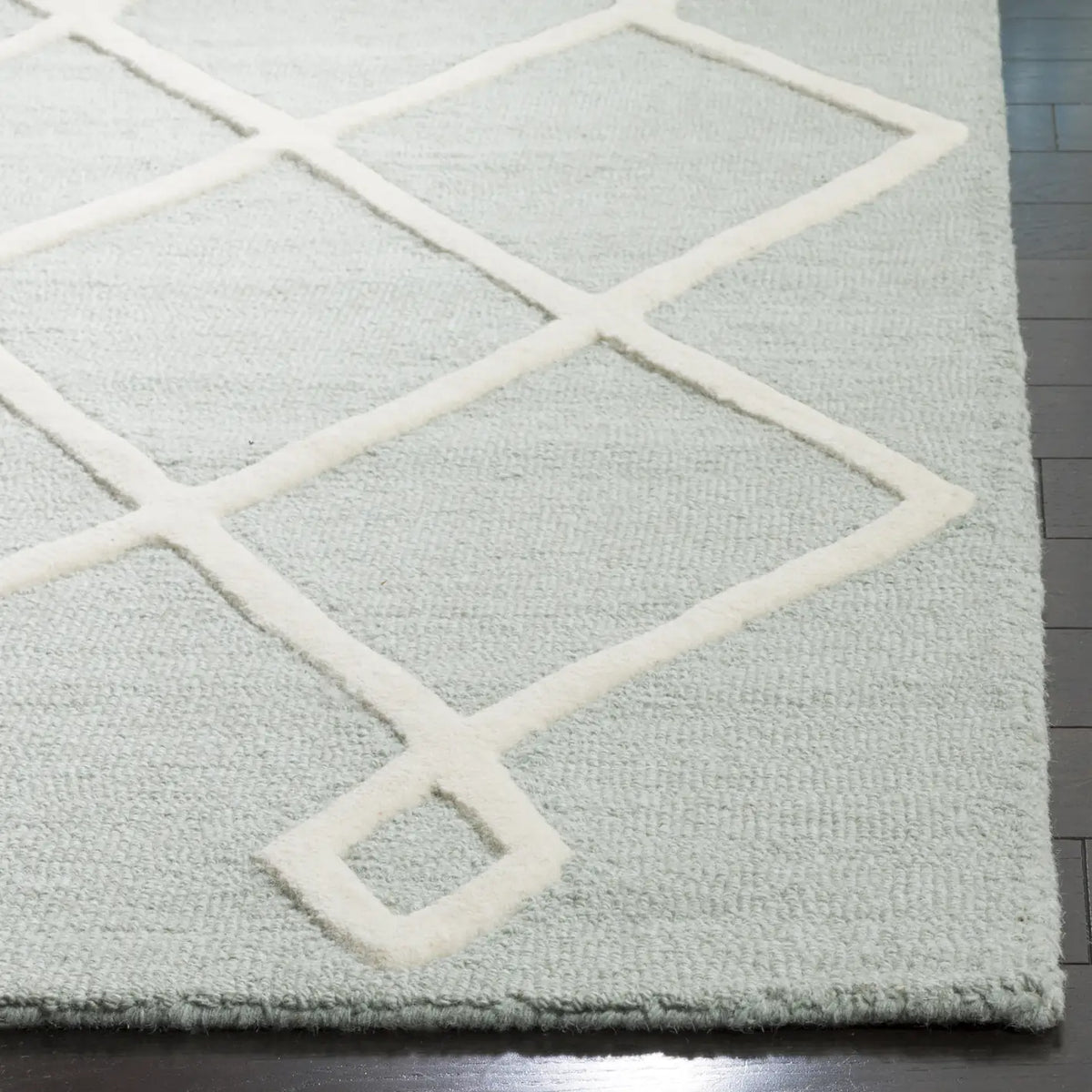 Safavieh Safavieh Kids 5'-0" x 7'-0" Rug in Mint / Ivory