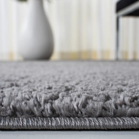 Safavieh August Shag 500 4'-0" x 6'-0" Rug in Grey