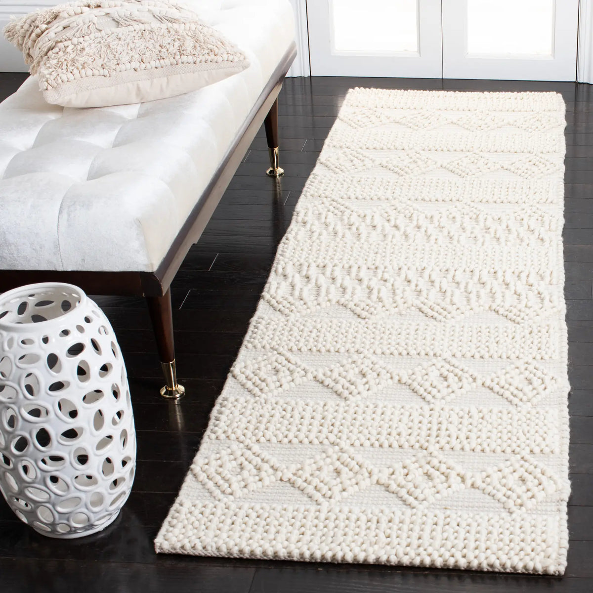 Safavieh Natura 2'-3" x 10'-0" Rug in Ivory
