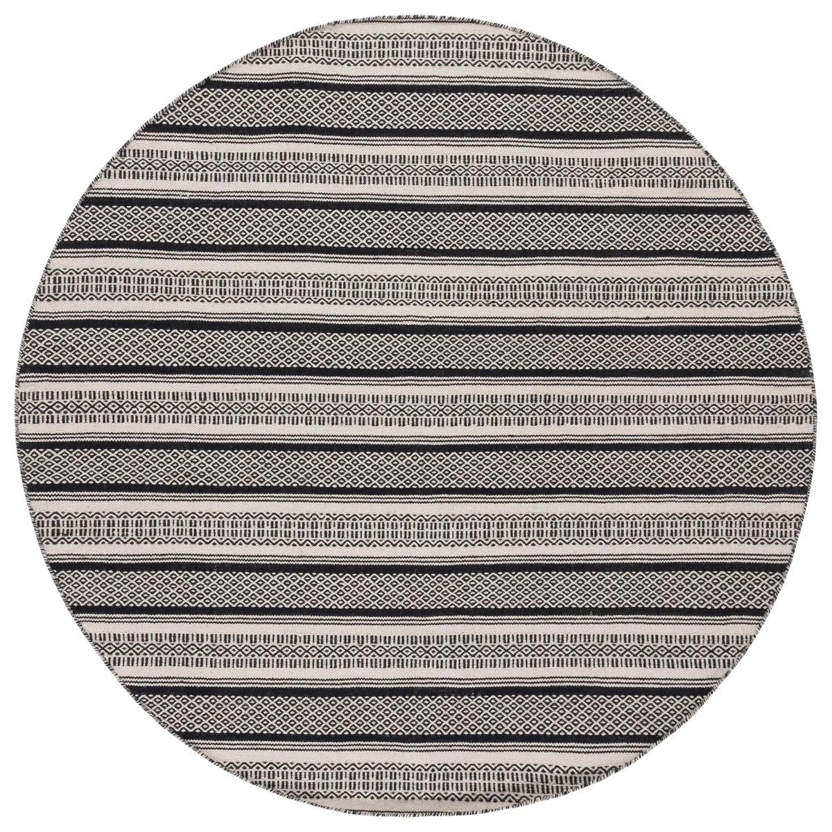 Safavieh Montauk 6'-0" x 6'-0" Rug in Black / Ivory