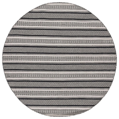 Safavieh Montauk 6'-0" x 6'-0" Rug in Black / Ivory