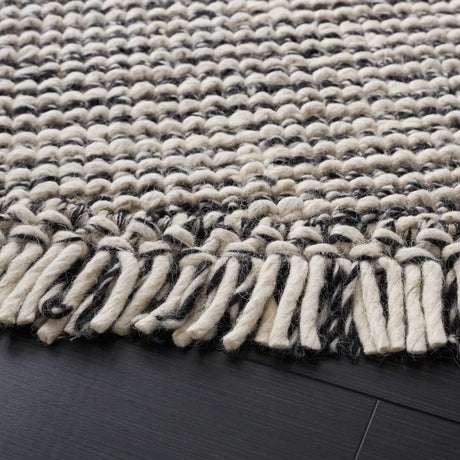 Safavieh Natura 6'-0" x 6'-0" Rug in Black / Ivory