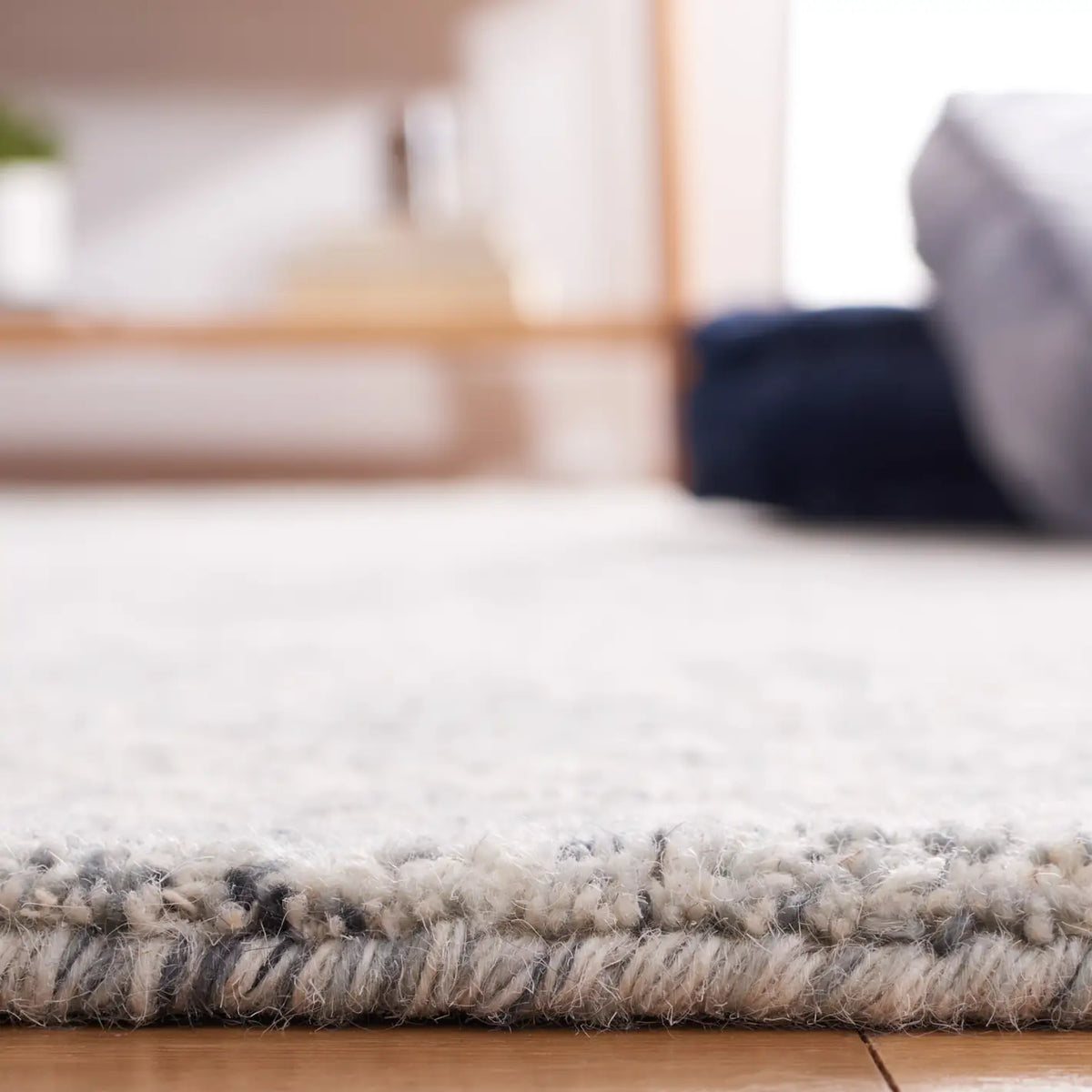 Safavieh Abstract 4'-0" x 6'-0" Rug in Grey / Ivory